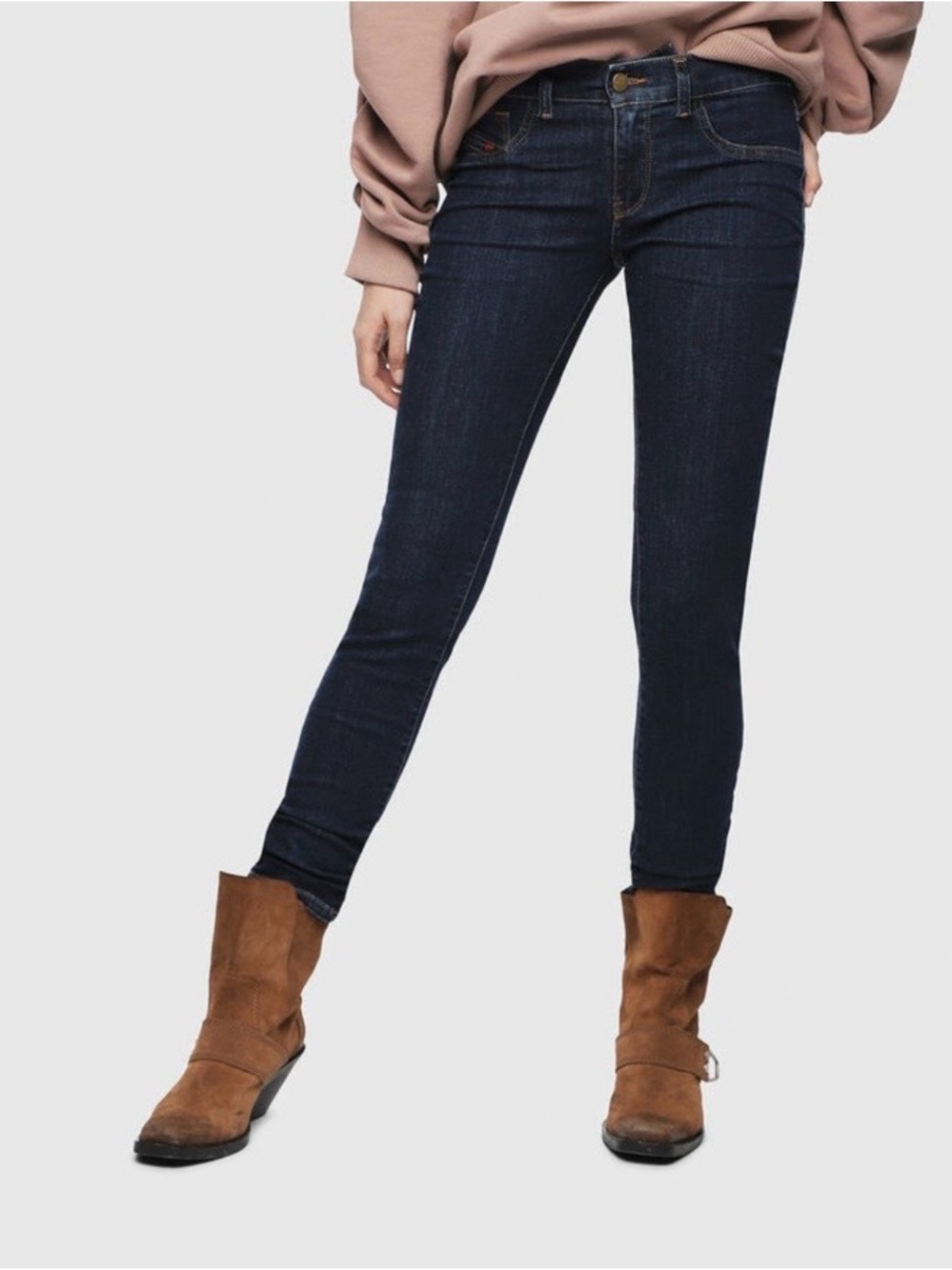 Diesel dark wash “Livier” jeans!